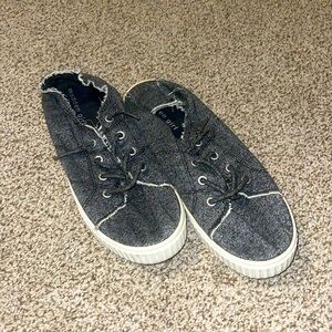 Madden Girl Black/Gray Sneakers size 10